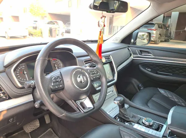 Car image 11