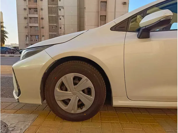 Car image 9