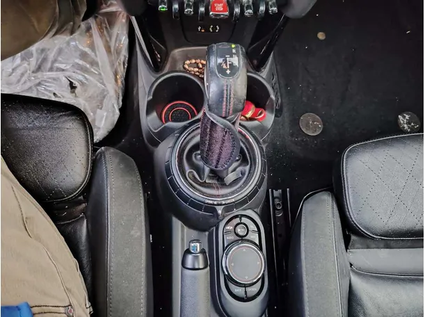 Car image 25