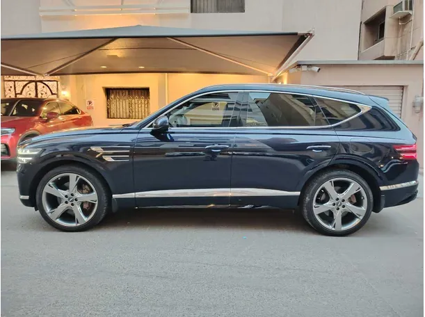 Car image 8