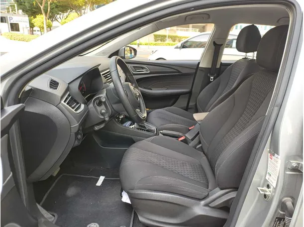 Car image 12