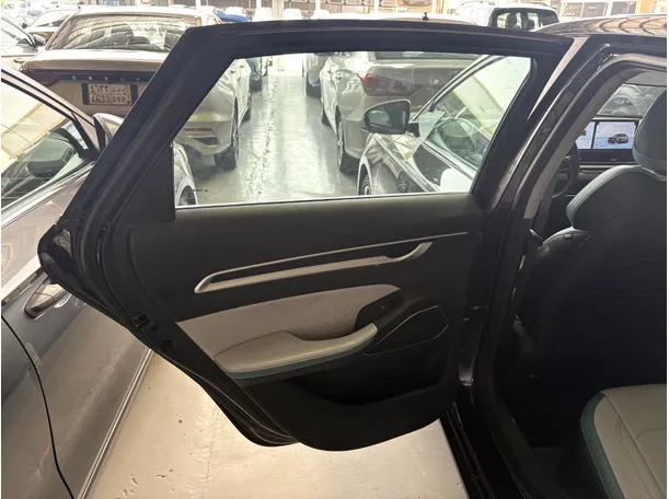 Car image 13