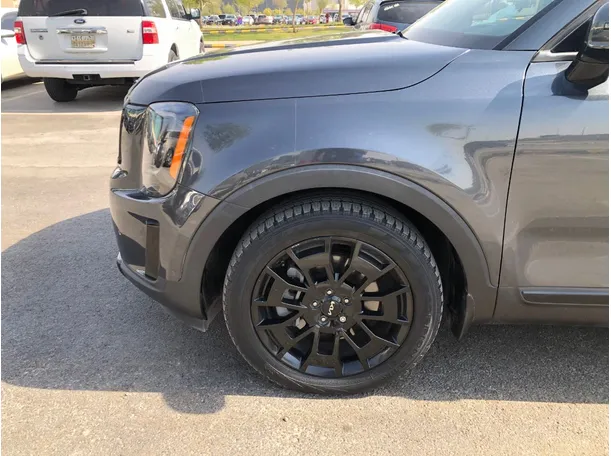 Car image 9