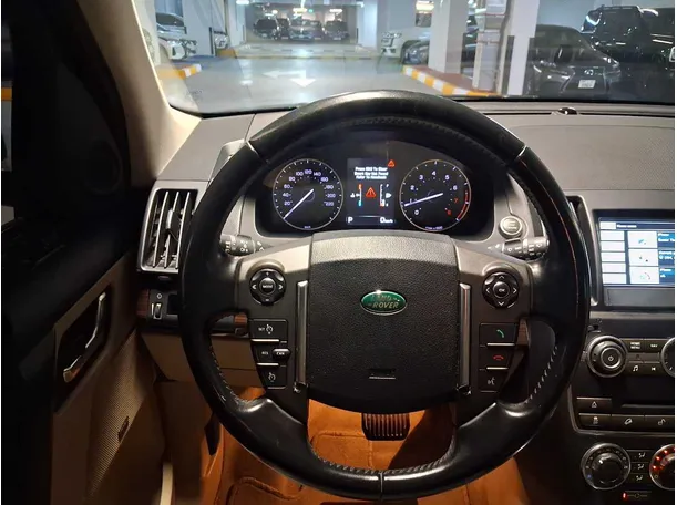 Car image 19