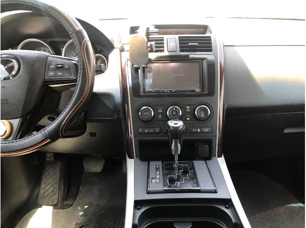 Car image 19
