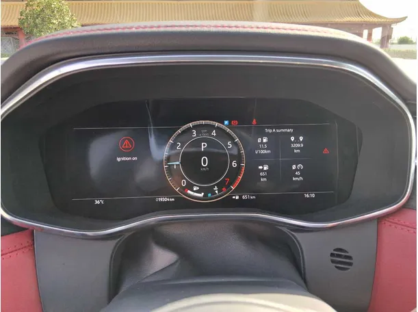 Car image 18