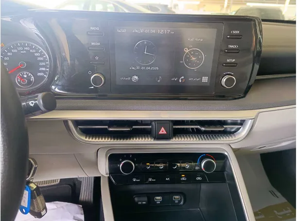 Car image 14