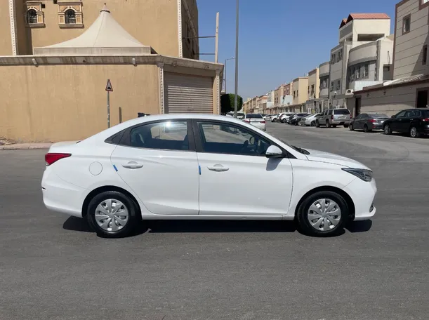 Car image 4
