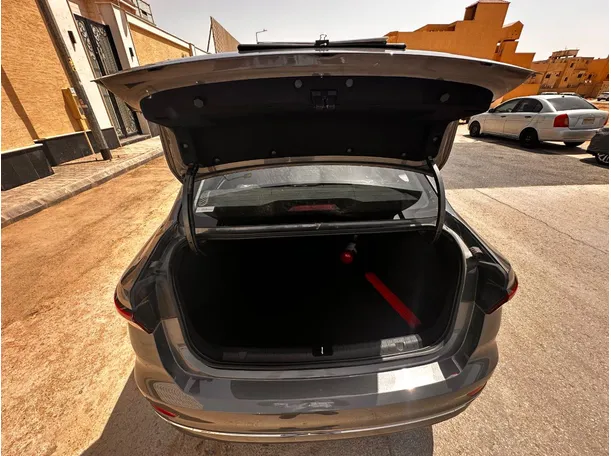 Car image 21