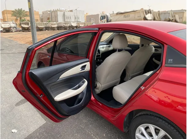 Car image 11