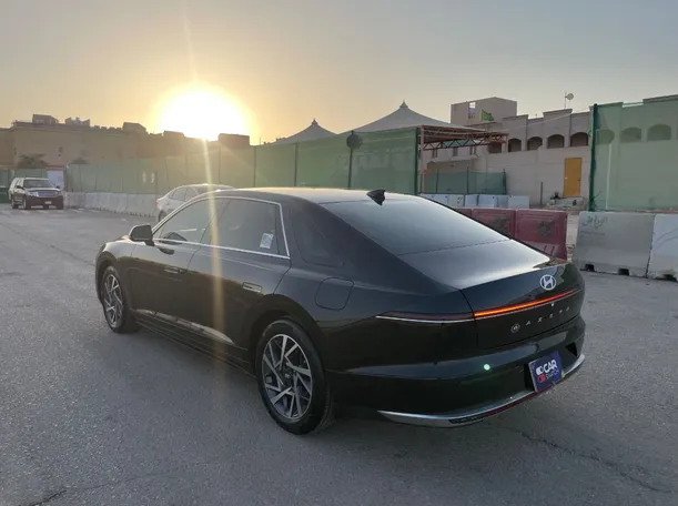 Car image 7