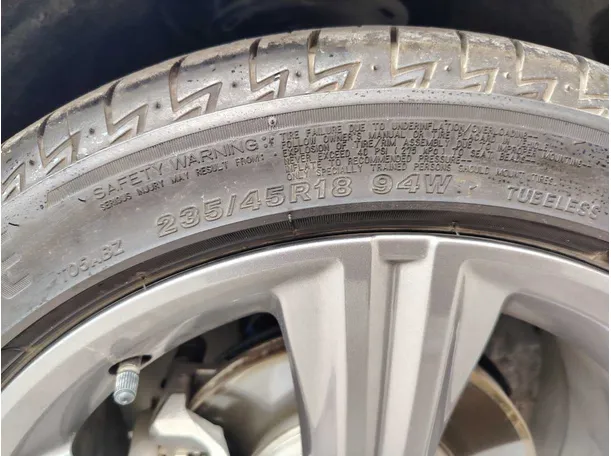 Car image 30