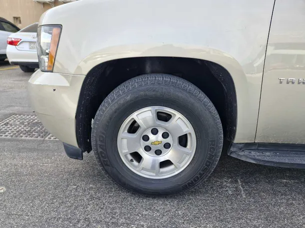 Car image 10