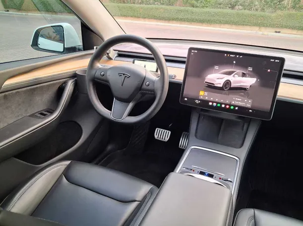 Car image 17