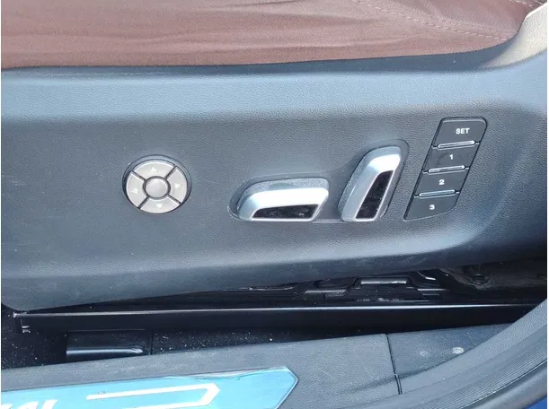 Car image 28