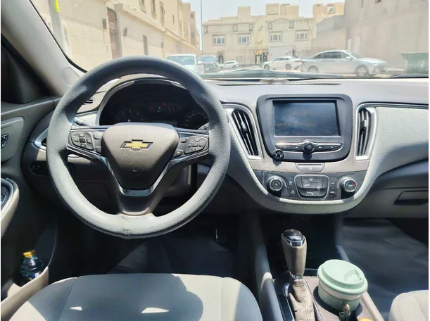 Car image 18