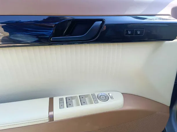 Car image 36