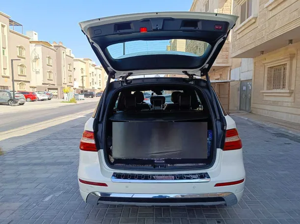 Car image 27