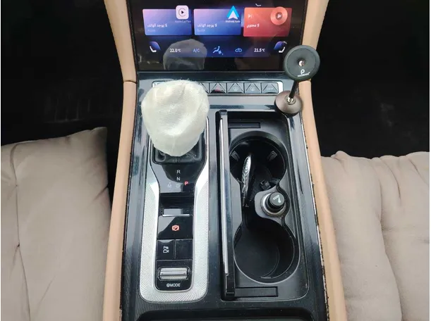 Car image 14