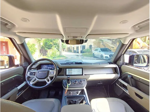 Car image 14