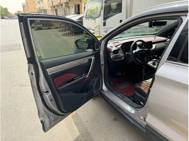 Car image 10