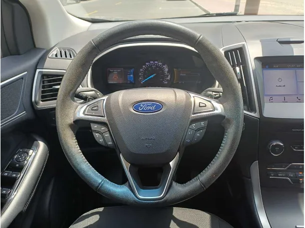 Car image 17