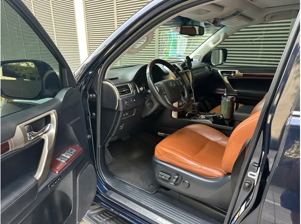 Car image 5