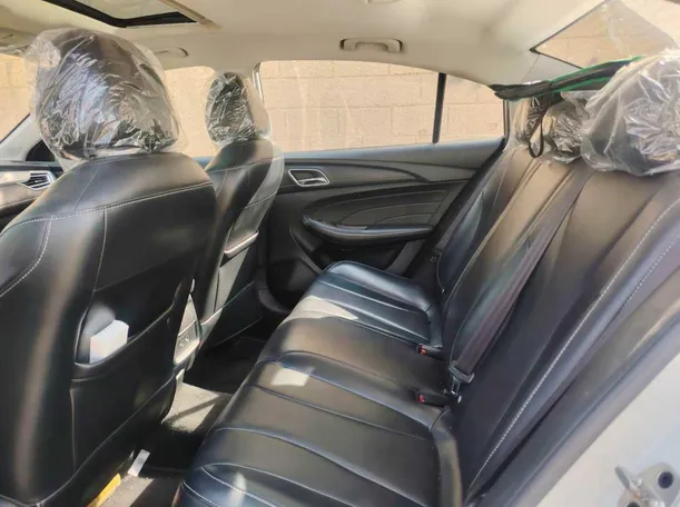 Car image 17