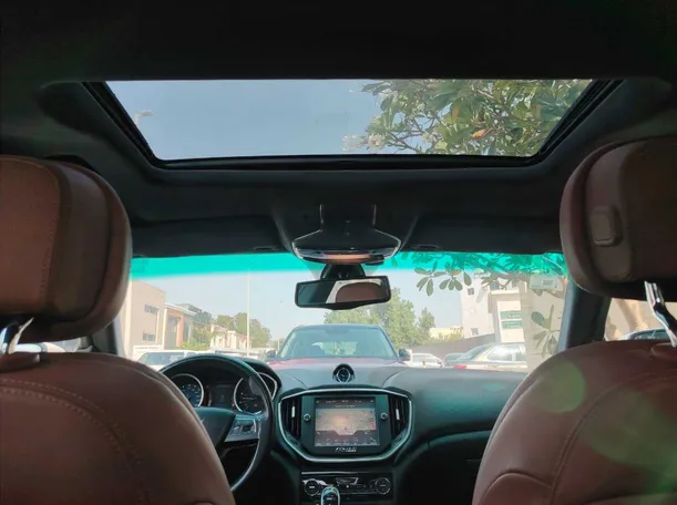 Car image 17