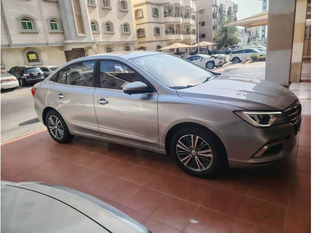 Car image 4