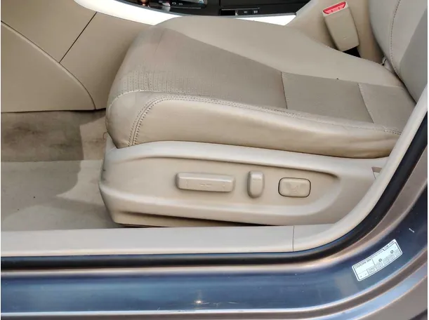 Car image 32