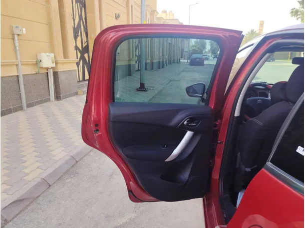 Car image 15