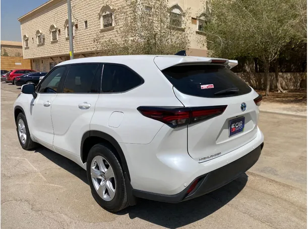 Car image 7