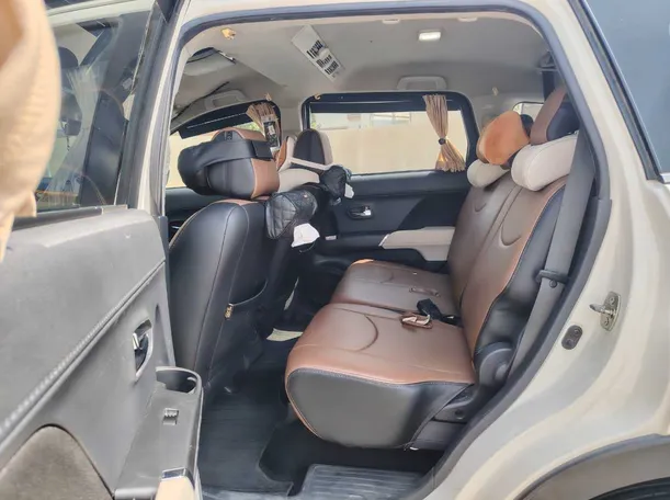 Car image 16