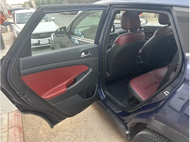 Car image 13