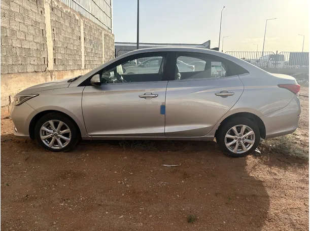 Car image 7