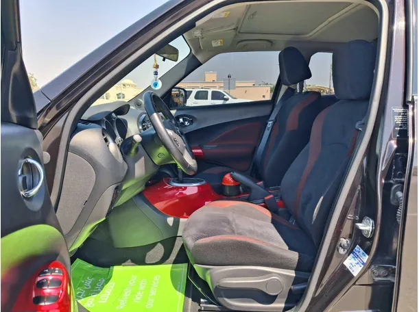 Car image 12