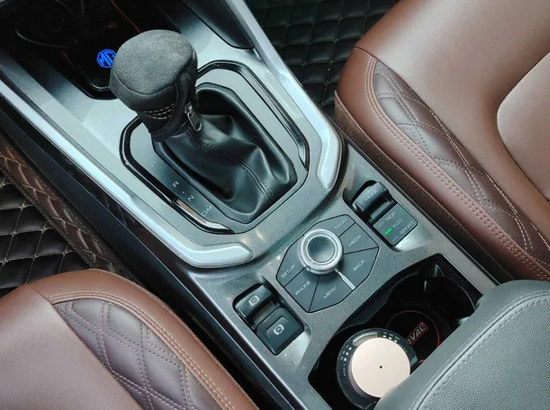 Car image 22