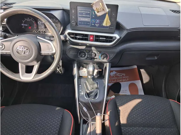 Car image 18