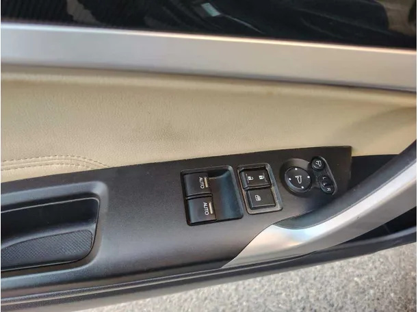 Car image 35