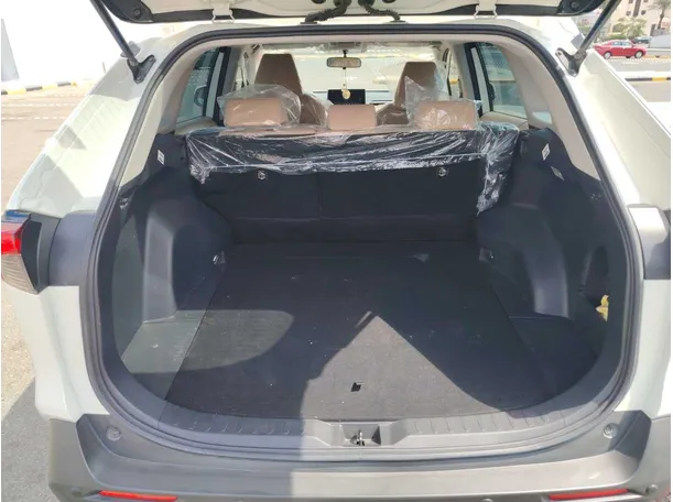 Car image 24
