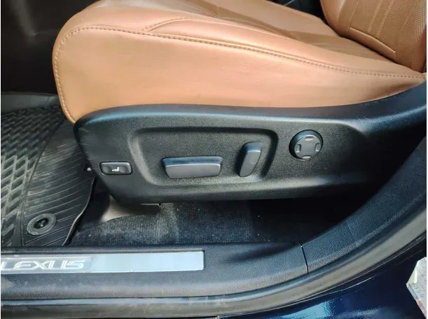 Car image 40