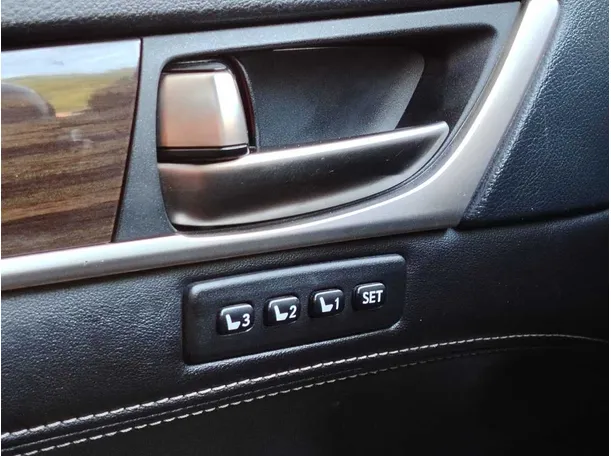 Car image 36