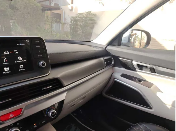 Car image 25