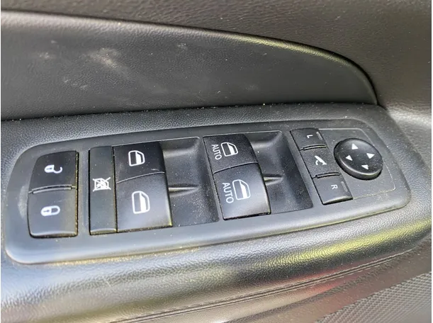 Car image 28
