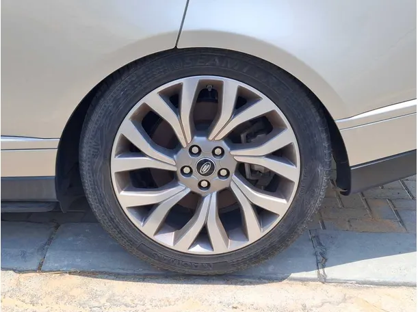 Car image 9