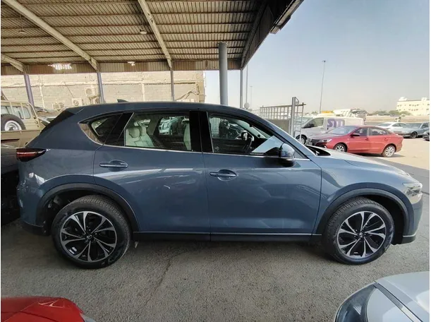 Car image 4