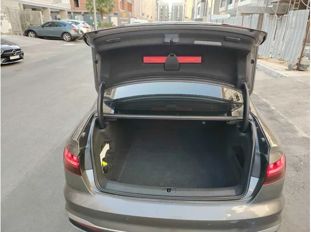 Car image 29