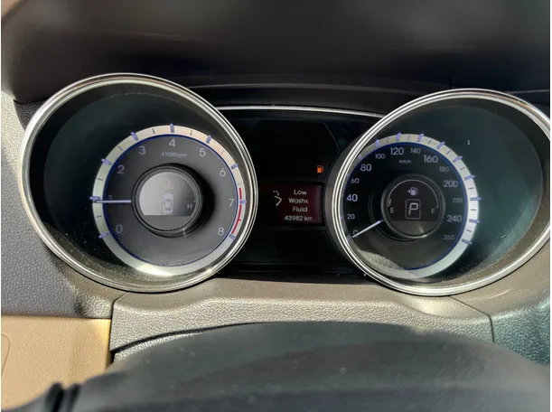 Car image 19