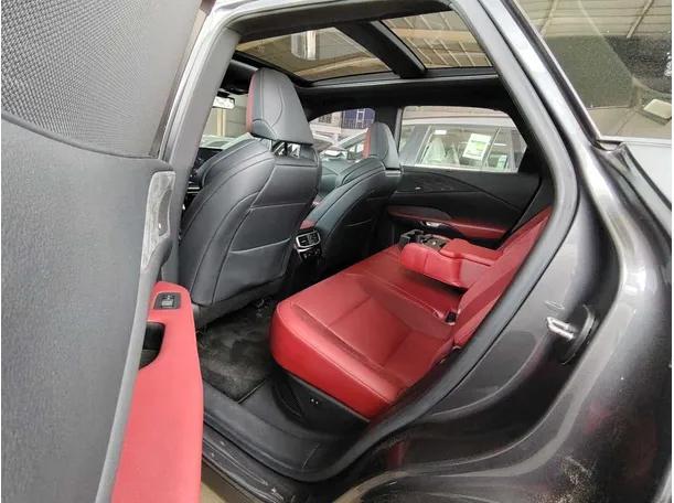 Car image 24